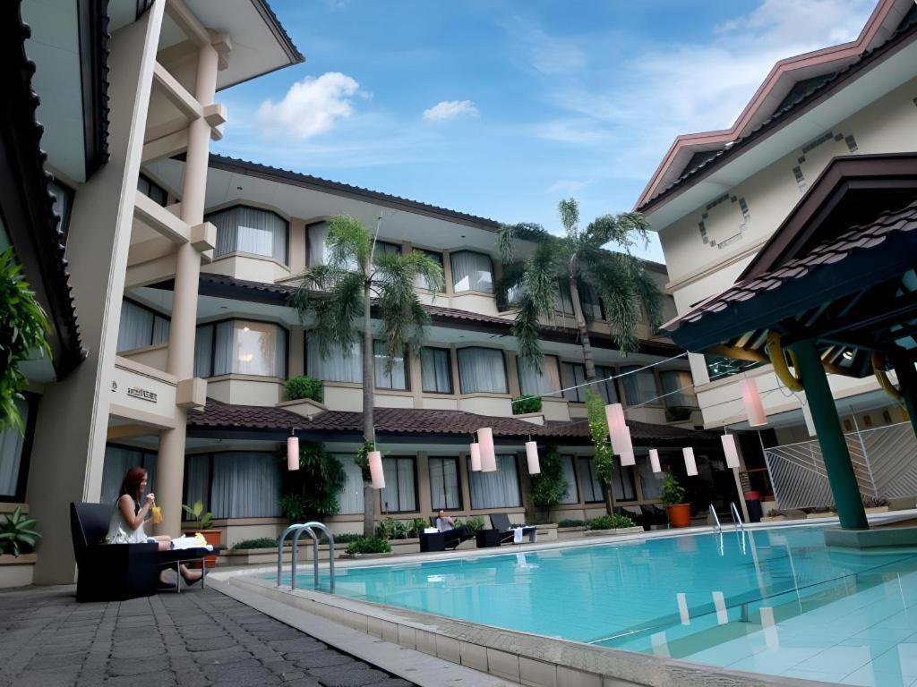 Bentani Hotel & Residence Cirebon Exterior foto